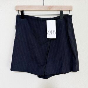 NWT Zara Women's Black Pinstripe Shorts - Small